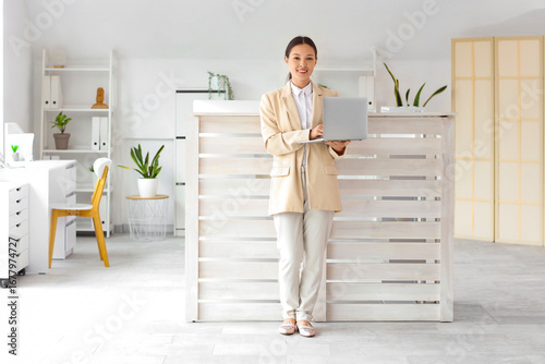 Young female receptionist w...