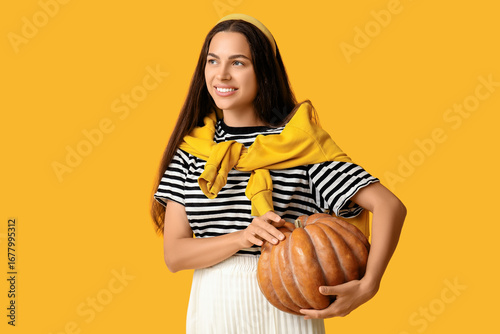 Stylish young woman with fr...