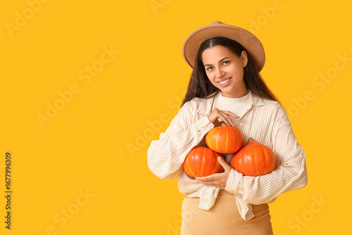 Stylish young woman with fr...