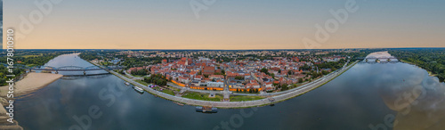 Tableau sur toile Sunset panorama of Torun in Poland