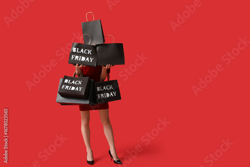 Young woman with shopping b...