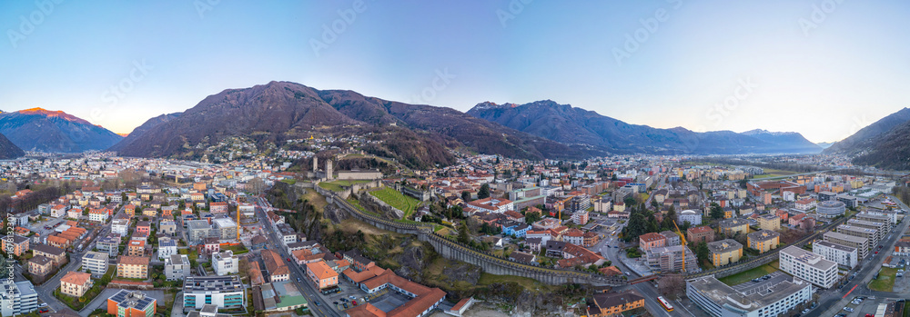 Naklejka premium Sunset view of Bellinzona with Castelgrande, Castello di Montebe