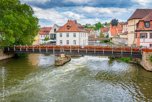 Brücken in der Stadt Bamber unter bewölktem Himmel im Sommer