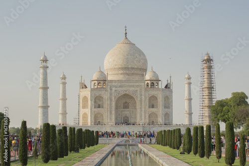 Quadro su tela Taj Mahal front view reflection garden Agra India iconic monument