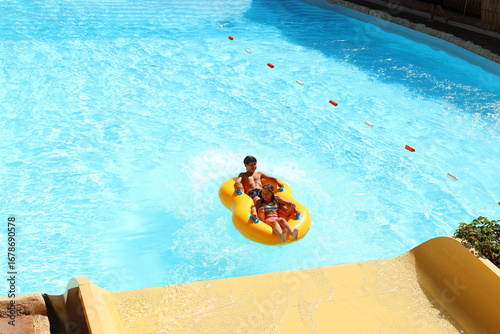 Fotografie Splashing Fun: Water Adventure