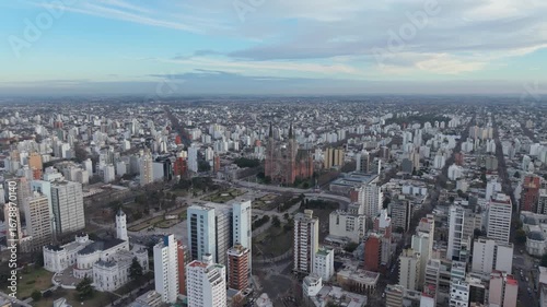 Vista aérea de la Catedral de La Plata, Catedral de la Inmaculada Concepción. Plaza Moreno, La Plata, Buenos Aires, Argentina. Arquitectura gótica, turismo, tradición, religión, patrimonio cultural.