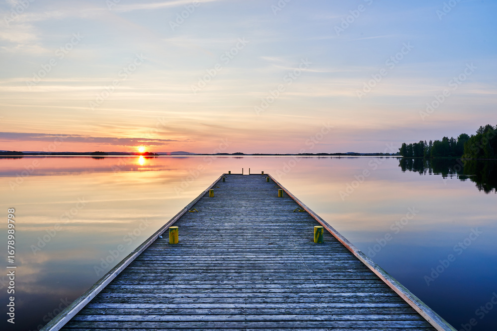 Obraz premium wooden pier at sunset