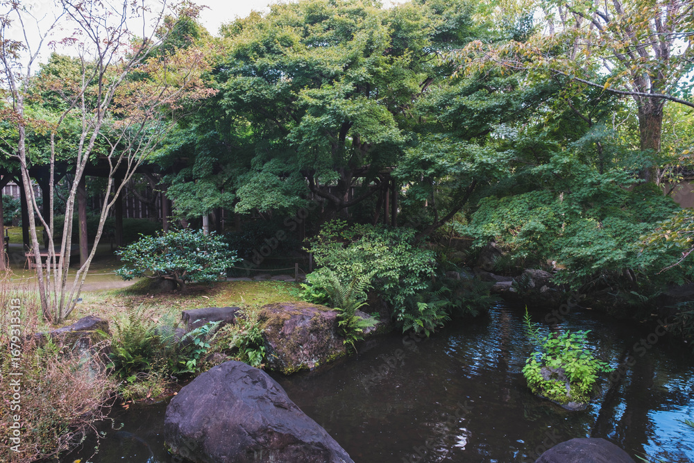 Naklejka premium 好古園、世界遺産の隣に設けられた古風な日本庭園の風景、兵庫、日本