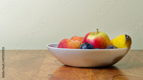Still life with fruit in bowl