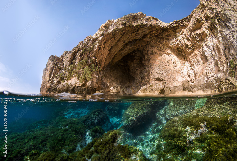 Obraz premium Blue grotto underwater