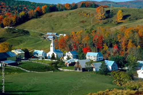 Tableau sur toile East Corinth,  Vermont During autumn or fall colors