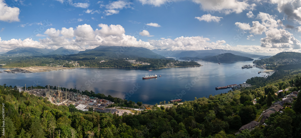 Obraz premium Scenic Aerial View of Burnaby in Greater Vancouver, BC, Canada With Waterway