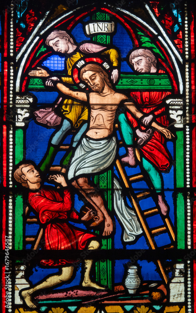 Obraz premium Stained glass (19th century) of The Way of the Cross. Thirteenth station: Jesus' body is taken down from the cross.