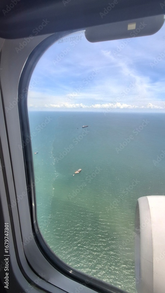 Fototapeta premium Vista desde la ventana del avión