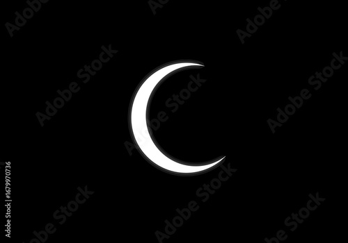 Crescent Moon: A Serene Night Sky Illumination.