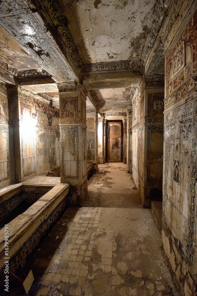 Fototapeta premium Ancient Egyptian Tomb Corridor With Intricate Murals