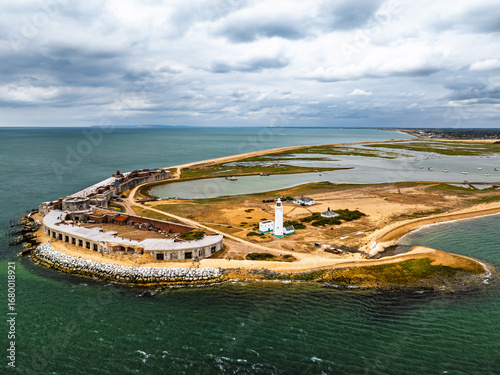 Fotografia Hurst Point Lighthouse and Hurst Castle from drone over Hurst Spit, Milford on S