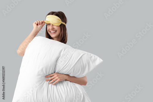 Young woman with sleeping m...