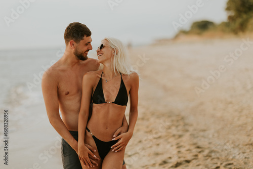Couple sharing a joyful sun...