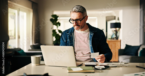 Canvastavla Laptop, receipt and man in home for finance, calculate budget and savings to review expenses