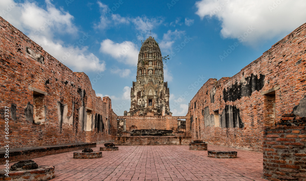 Fototapeta premium Ancient Buddhist temple complex in Ayutthaya Thailand