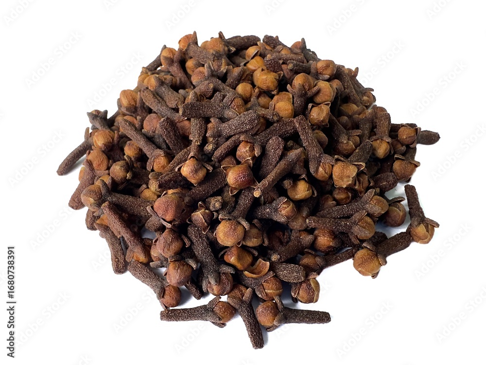 Obraz premium A pile of fresh dried brown cloves isolated on white background. Spice cloves. Close up of dried aromatic clove flower buds. Top view.