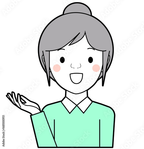 説明する女性