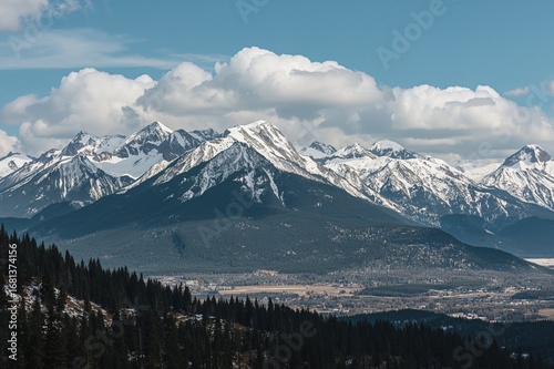 Wide-angle landscape of sno...