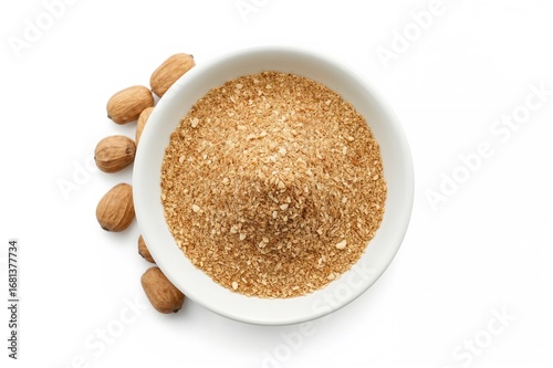 Whole nutmeg and powdered n...