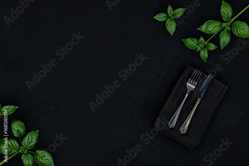 Dining arrangement with dar...