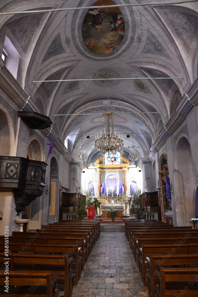 Obraz premium Nef de l'église de l'Annonciation à Corte en Corse