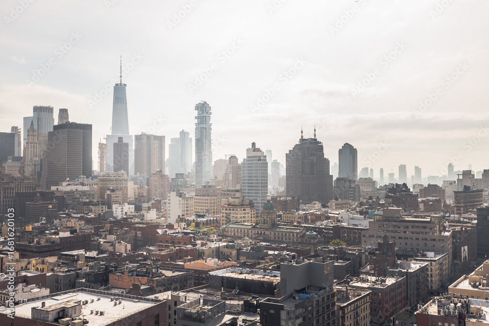Obraz premium Skyline view of New York City at dusk