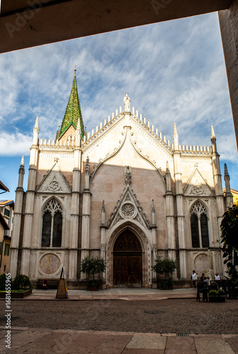 Wallpaper Mural Paseando por Trento, Italia Torontodigital.ca