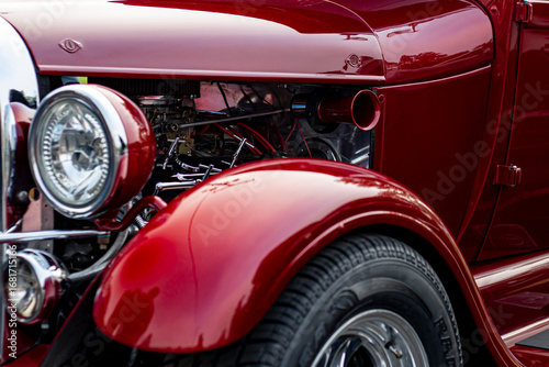 Schilderij op canvas Classic car close up in red