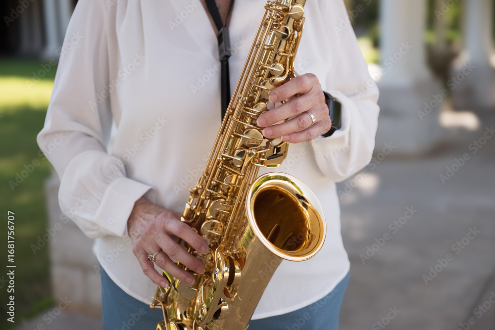Obraz premium playing the saxophone