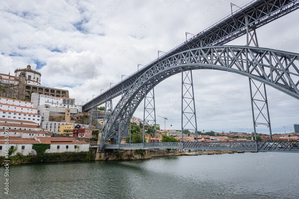 Fototapeta premium Dom Luis I Bridge over Douro River between cities of Porto and Vila Nova de Gaia, Portugal