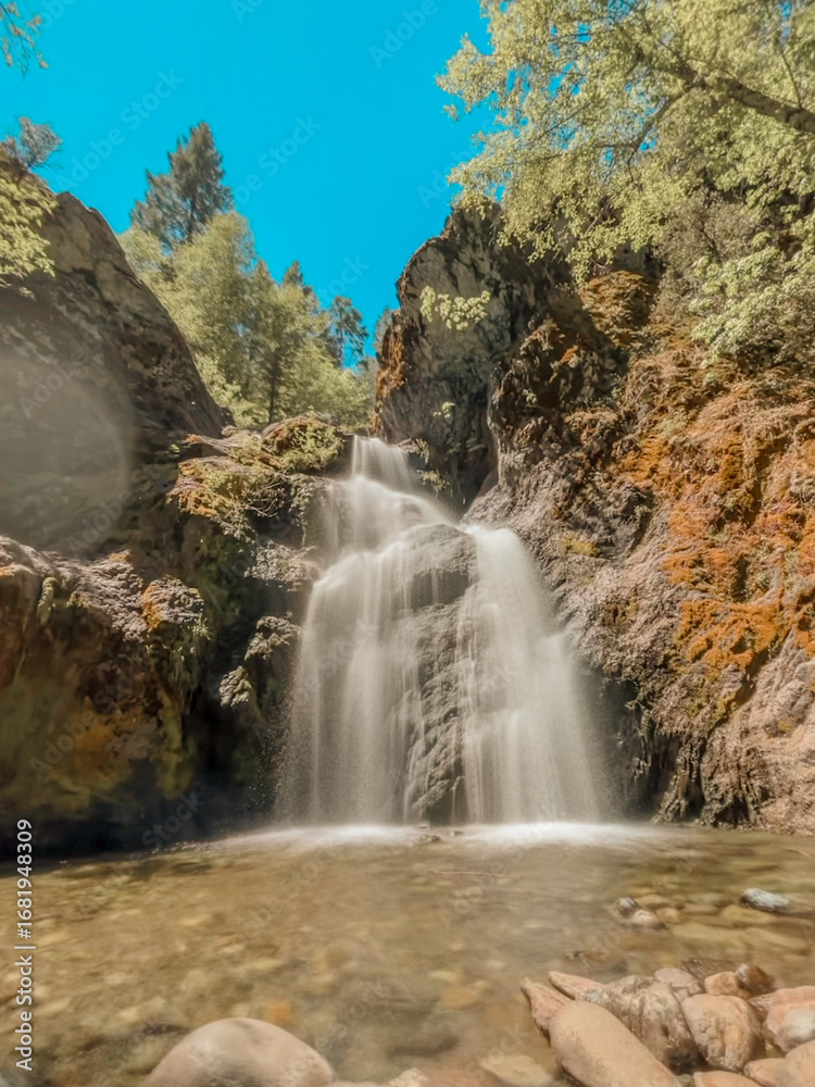 Obraz premium Waterfall in the mountains