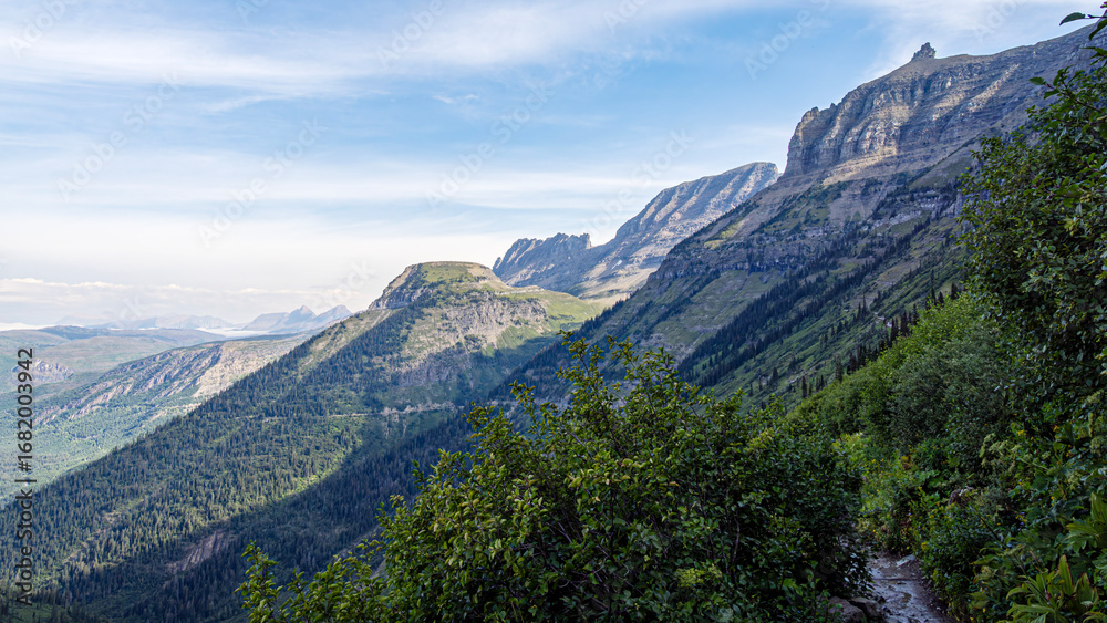 Obraz premium Scenic views on Highline Trail of Logan Pass in glacier national park, Montana, USA
