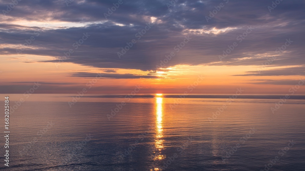 Naklejka premium Serene Sunset over Calm Ocean Waters
