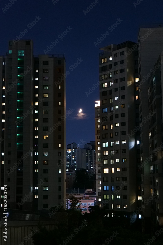 Fototapeta premium 나이트, 도시, 스카이 라인, 건물, 도시 풍경, 도심, 건축, 기업, 마천루, sky, 경치, 라이트, 저녁, 오늘밤, 사무실, 거리, 다크, 교통, 타워, 모스크바, 파노라마