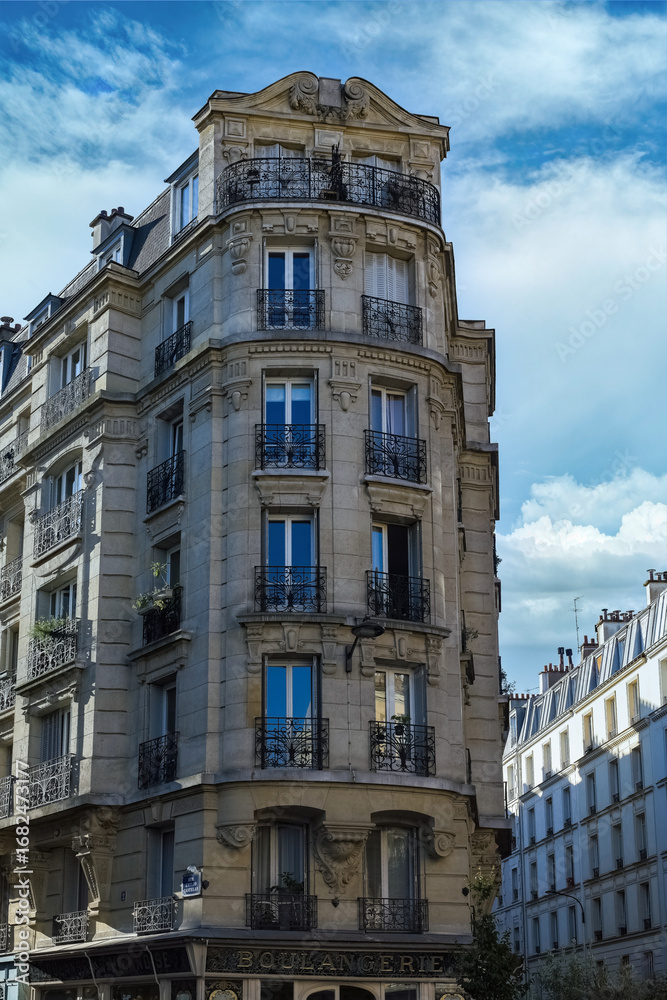 Fototapeta premium Paris, beautiful buildings, view from the coulee verte Rene-dumont in the 12th district, footpath