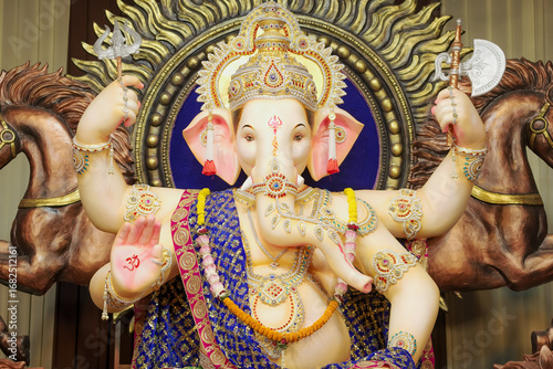 Canvas Print Ganesh idol with horses, Decorative Ganpati statue, Divine Ganesha sculpture, Artistic Ganesh festival decoration Stock Photo