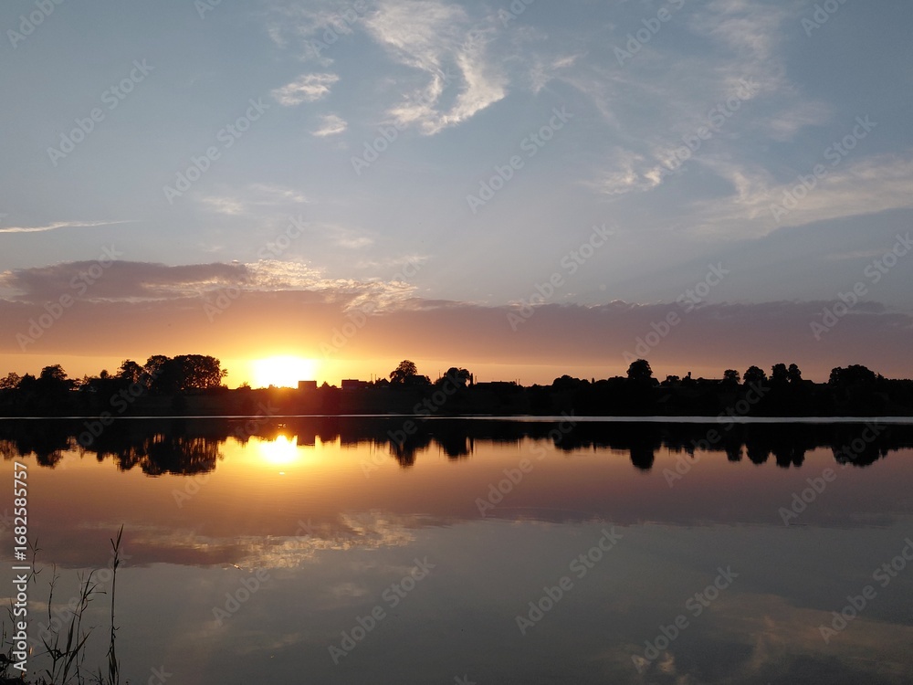 Naklejka premium Summer evening sunset by the lake