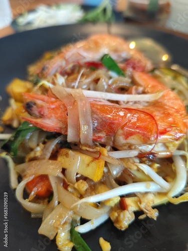 Thai food Pad thai, Stir-fried noodles with shrimp