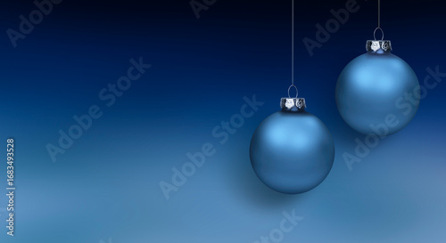 Zwei Blaue Weihnachtskugeln vor blauem winterhintergrund