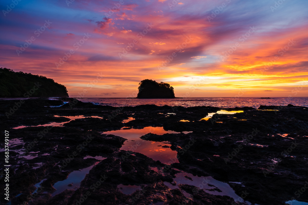 Fototapeta premium sunset over the sea