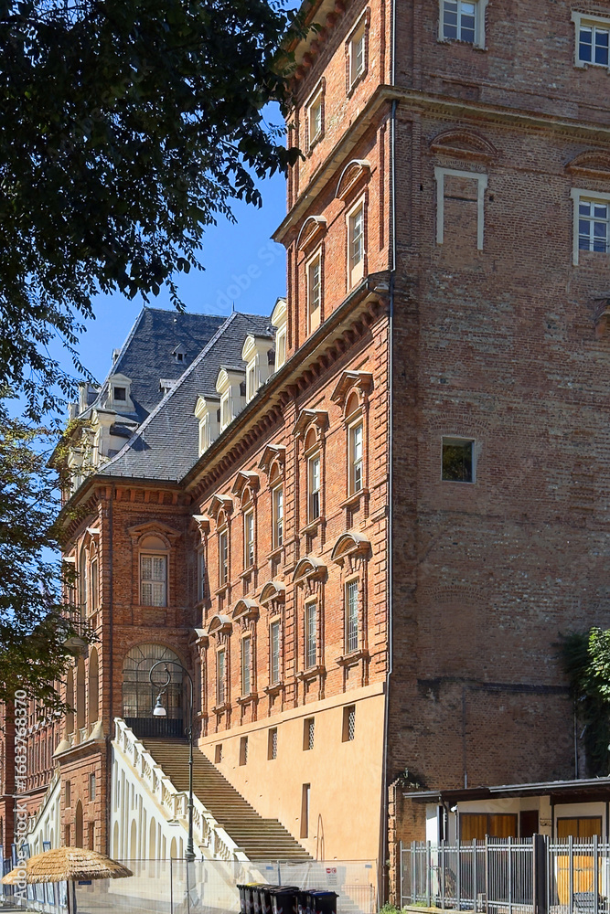 Φωτογραφία castello del valentino a torino italia