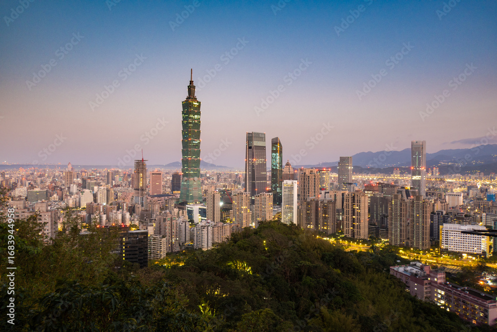 Fototapeta premium Taipei skyline, Xinyi district