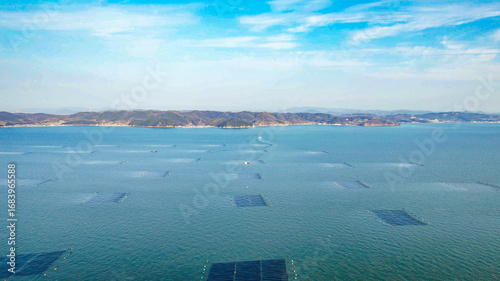 ドローン空撮による冬の瀬戸内海の牡蠣漁風景多島美（岡山県）/Oyster rafts in Seto Inland Sea, Okayama, Japan