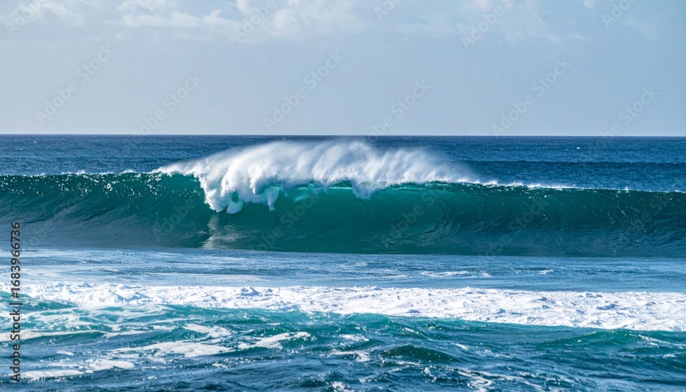 Fototapeta premium Vibrant Ocean Wave Crashing with White Foam Against a Clear Sky on Bright Sunny Day